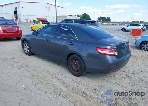 2010 Toyota Camry Se/Le/Xle z USA, uszkodzony, nr VIN 4T1BF3EK7AU106003